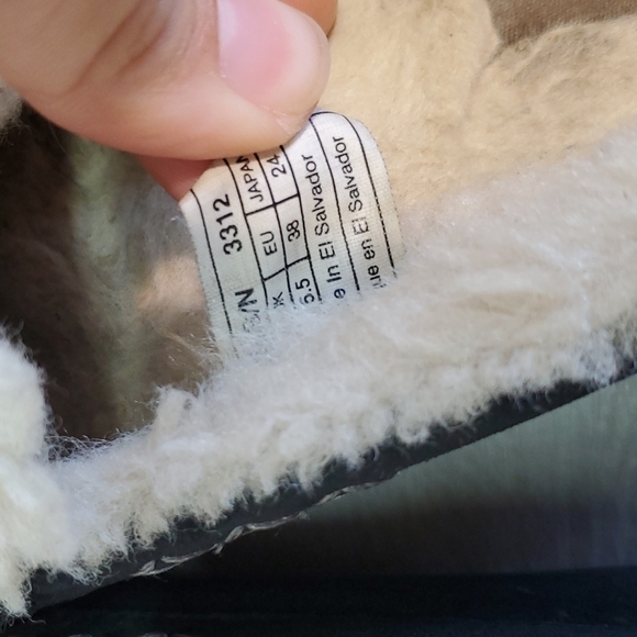 Ugg Australia Women Loafer Slip on Insulated lined moc shoes sz 7 - Picture 10 of 12